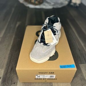 Yeezy 500 Men size 10 (Women size 11.5)